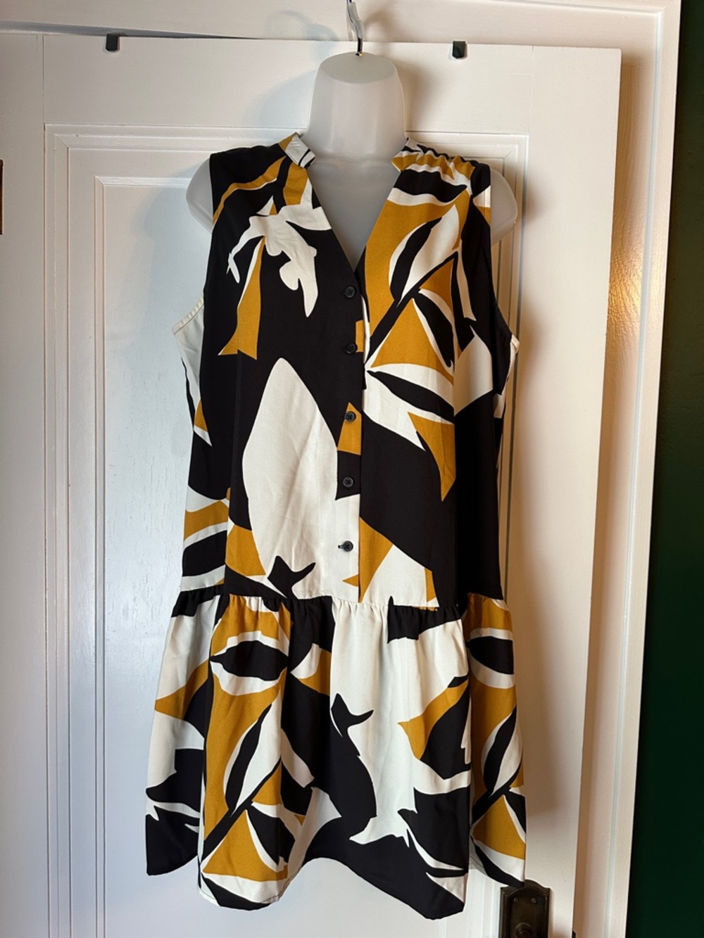 Nine West Sleeveless V-Neck Abstract Print Dress in Black, White & Mustard